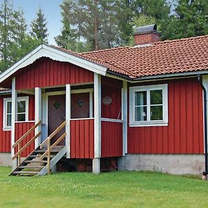 2 Bedroom Stunning Home In Skepplanda Hålan Exterior photo