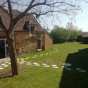 L'Auberge De Treigny Albergue Exterior photo