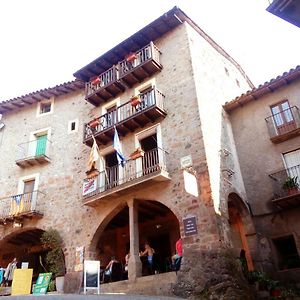 Hotel CAN MENCIÓ - Plaça Major Santa Pau Exterior photo