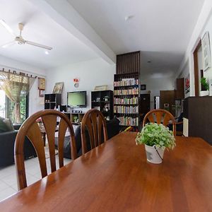 Poni Homestay Bandar Seri Begawan Exterior photo