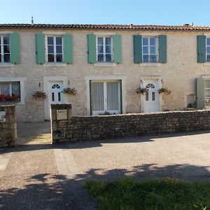 Le Petit Bijou Bed and Breakfast Saint-Fraigne Exterior photo