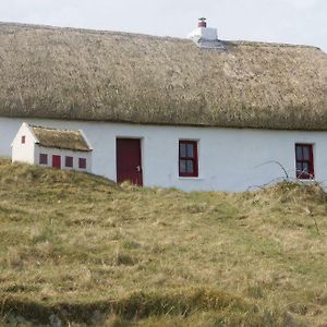 Aran Thatch Cottage Inis Mór Exterior photo