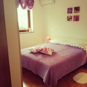 Room Kris With Private Entrance & Private Bathroom Umag Exterior photo