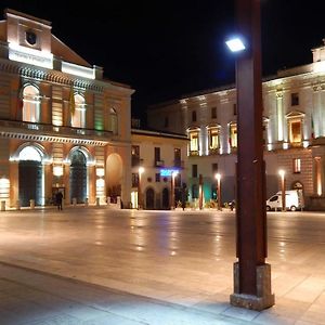 Hotel Alloggio In Centro Citta Con Parcheggio Privato E Wifi Potenza Exterior photo