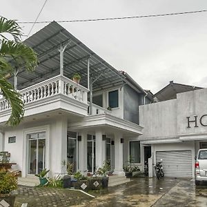 Hotel Reddoorz Near Pantai Tanjung Pendam Tanjung Pandan Exterior photo