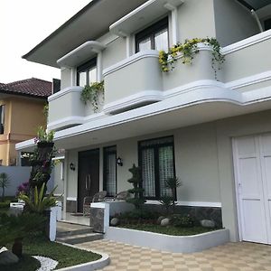 Kensington Villa Bongkor 1 Exterior photo