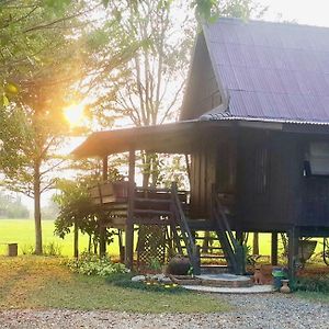 Baan Tung Boon Lom Bed and Breakfast Mae Rim Exterior photo