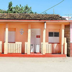 Hotel Hostal Conga Y Luis, Trinidad La Popa Exterior photo