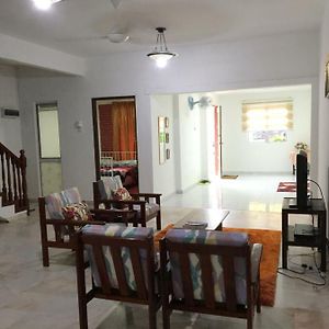 Rb Double Storey Bandar Tasik Selatan Homestay Kuala Lumpur Exterior photo