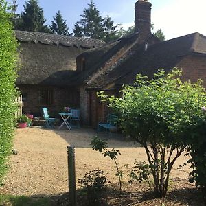 Thatched Cottage Pulborough Exterior photo