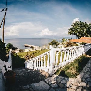 Villa Galanis By The Sea Niforeika Exterior photo