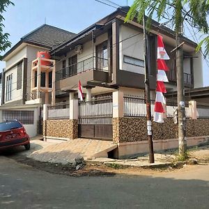 Tama Guesthouse 15 People For Family Or Group Tangerang Exterior photo