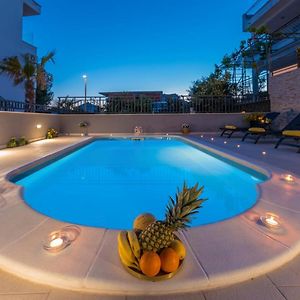 Villa Seaview With Pool - Apartment Yellow Trogir Exterior photo