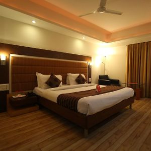 Oyo 3626 Hotel Cambay Sapphire Ahmedabad Exterior photo