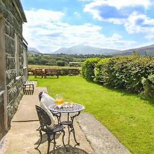 Coed Bolyn Lodge Llanddeiniolen Exterior photo