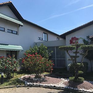 Hotel Les Jardins d'Oléron Saint-Pierre-d'Oleron Exterior photo