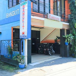 Hotel Losmen Bangkit Hidayah Sedati Exterior photo