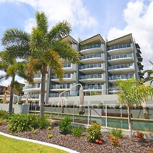 Tingeera Bespoke Beachfront Apartments Hervey Bay Exterior photo