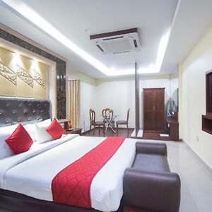 Sathyam Grand Resort Sriperumbudur Room photo