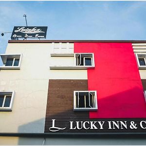 Reddoorz Plus At Lucky Inn Hotel Panakkukang Macasar Exterior photo