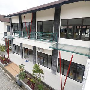 Hotel RedDoorz Plus near Kualanamu Airport Medan Exterior photo