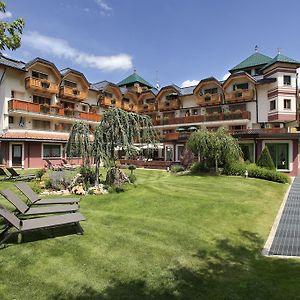 Tevini Dolomites Charming Hotel Commezzadura Exterior photo