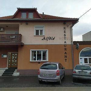 Hotel Alföld Panzio&Étterem Cegléd Exterior photo