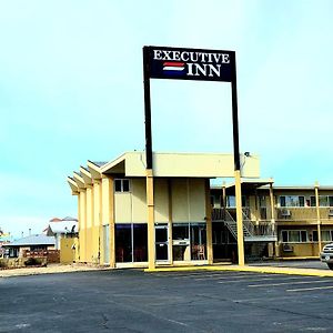Executive Inn Dodge City, Ks Exterior photo