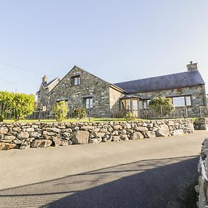 Awel Y Llan Villa Llanfair Exterior photo