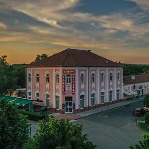 Hotel Körös Panzió és Étterem Gyomaendrőd Exterior photo