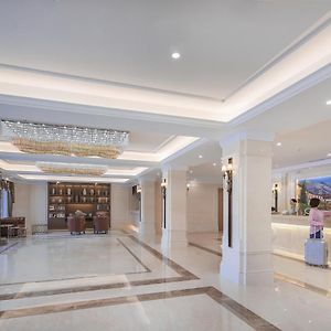 Vienna International Hotel Qingdao Exterior photo