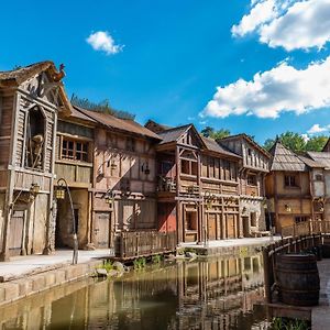 Hotel Les Quais De Lutece Plailly Exterior photo