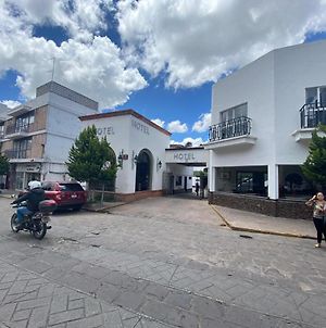 Hotel Zacatecas Courts Exterior photo