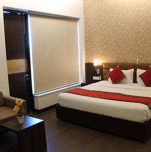 Hotel De Luxe Gurgaon Exterior photo