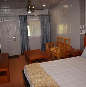 Private Rooms With International Airport View Nueva Delhi Exterior photo