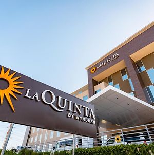 La Quinta by Wyndham Santiago Aeropuerto Hotel Exterior photo