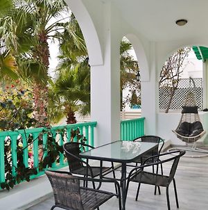 Kamari Beach Houses With Balcony And Garden Villa Exterior photo
