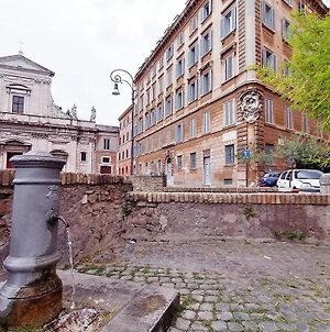Domus Almapetra Ai Fori Imperiali Apartamento Roma Exterior photo