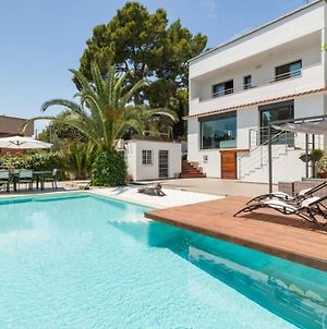 Moderna villa con piscina y amplio jardín Castelldefels Exterior photo