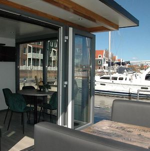 Beautiful Houseboat In The Harbour Of Volendam Near Centre Hotel Exterior photo