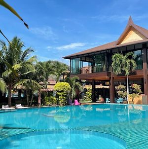 Phi Phi Villa Resort Ko Phi Phi Exterior photo