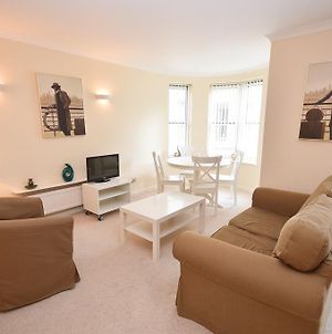Town Or Country - Osborne House Apartments Southampton Room photo