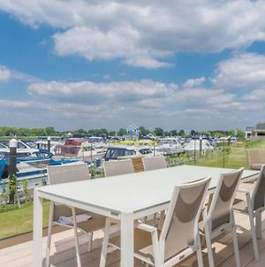 Luxury Lodge River Thames - Windsor Marina - Parking Exterior photo