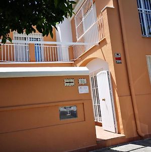 Bright Modern Residencial Home - Single Room With Shared Bathroom Near Airport Sevilla Exterior photo