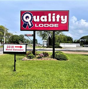 Quality Lodge Sandusky Exterior photo