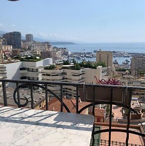 Plein coeur de Monaco, à 300 mètres à pied du port de Monaco, 4 pièces, escaliers vue mer. Apartamento Exterior photo