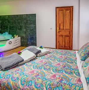 Beautiful Apartment In La Omauela With 2 Bedrooms And Wifi La Omañuela Exterior photo