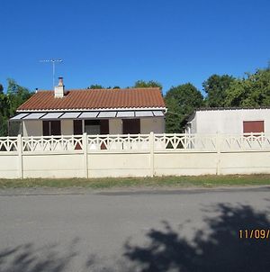 La Maison Du Pecheur Villa Saint-Martin-de-Sanzay Exterior photo