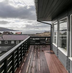 Faroeguide Seaview Villa And Apartment Hoyvík Exterior photo