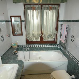 Romantic Rome In A Deluxe Apartment For 2 People, Jacuzzi Exterior photo